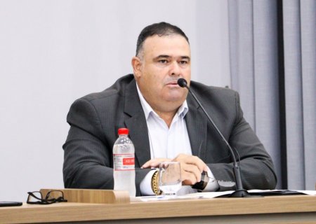 Professor Erlon solicita ponto fixo para coleta de sangue e estacionamento público ao lado da UEMS