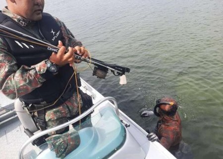 Mergulhador com arp&atilde;o &eacute; multado por pesca ilegal na divisa com SP