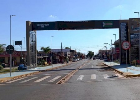 DEODÁPOLIS: Prefeito anuncia manutenção definitiva em principal avenida, que receberá pavimento de concreto em trechos críticos