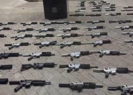 Polícia Federal deflagra operação contra fábrica clandestina de fuzis que abastecia facções do Rio de Janeiro
