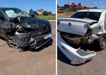 IVINHEMA: Colisão traseira entre dois carros é registrada na rotatória do Eco Park