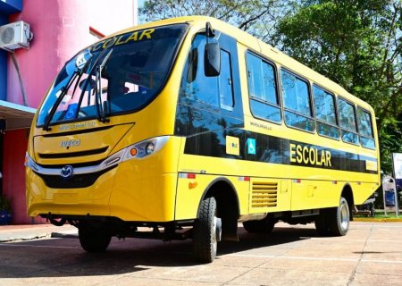 Educação de Ivinhema recebe novo ônibus escolar por meio do Governo Federal