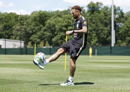 Neymar treina em campo com a seleção brasileira pela primeira vez nos Estados Unidos