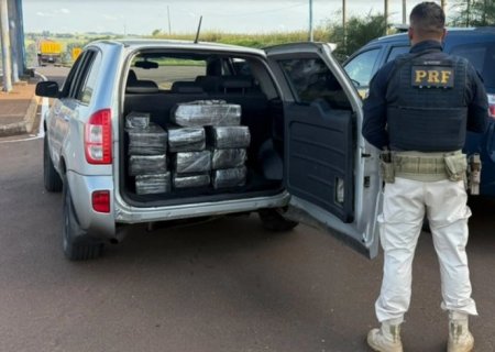 Dupla é presa pela PRF com mais de 150 kg de maconha em Eldorado