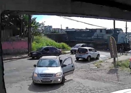 VÍDEO: Professora salva homem de atropelamento em ferrovia e relata ‘pavor de trem’