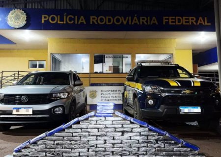 Militar e esposa usam neto de 9 anos e cachorro como desculpa e são flagrados com cocaína