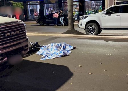 DEODÁPOLIS: Motociclista morre em grave acidente envolvendo caminhão