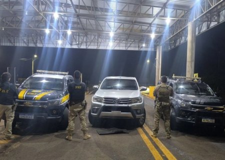GARRAS e PRF prendem jovem com Hilux furtada que seria levada para a fronteira