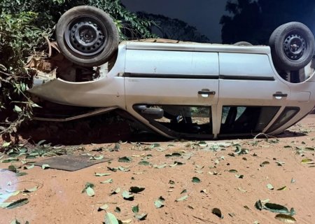 NOVA ANDRADINA: Adolescente de 17 anos capota carro com quatro passageiros