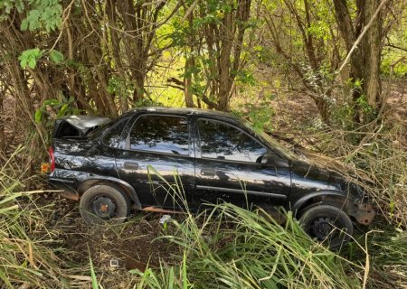 Motorista perde controle, sai da pista e é socorrido na MS-134 entre Batayporã e Nova Andradina