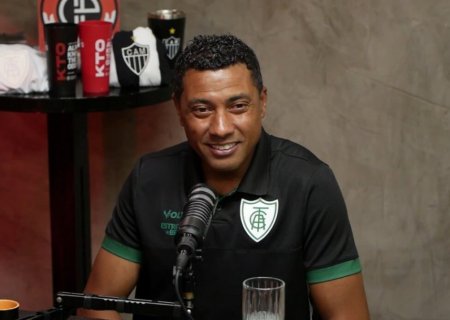 Penta na Copa de 2002, Kléberson é internado após dores no peito
