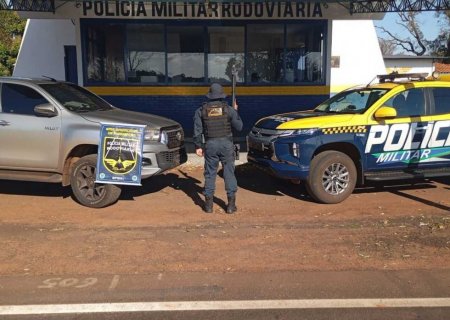 Dupla é presa transportando caminhonete furtada avaliada em R$ 210 mil
