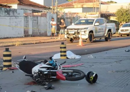 Motociclista morre e outro fica gravemente ferido em cruzamento