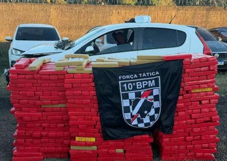 Carro abarrotado de maconha é apreendido após bater em árvore no Aero Rancho