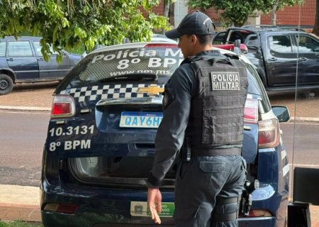 NOVA ANDRADINA: Motorista embriagado é preso após bater carro em muro de residência