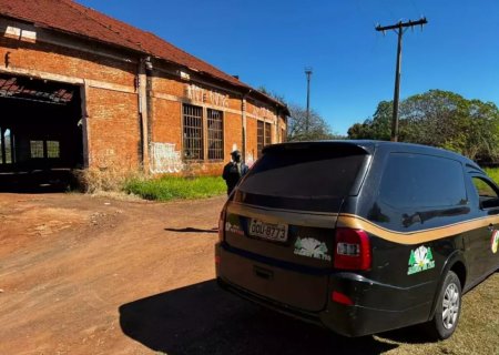 Jovem é encontrado morto em linha férrea; suspeita é hipotermia