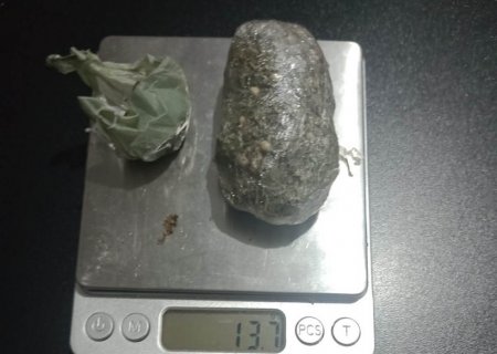 DEODÁPOLIS: Polícia Militar apreende porção de maconha e encaminha homem à delegacia