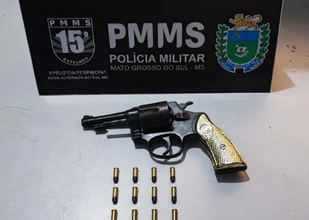 PM apreende revólver e munições e leva três à delegacia em Nova Alvorada do Sul