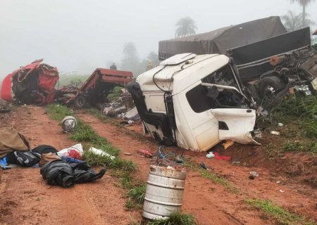 Acidente entre carreta e caminhão deixa uma pessoa morta e outra ferida na MS-157
