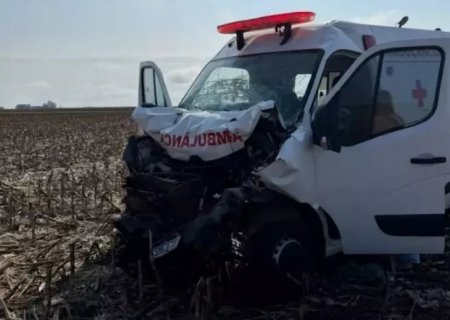 Paciente em tratamento contra o câncer morre após ambulância bater em carreta na BR-060