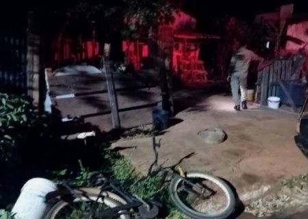 Incêndio deixa três pessoas da mesma família feridas e destrói parte de casa em distrito de Bataguassu