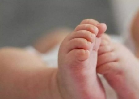 Irmãos de bebê morta em Corumbá dormiam sobre as fezes, segundo delegado