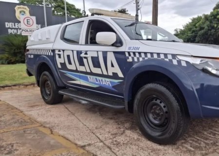 Sobrinho invade casa da tia com espingarda e leva centrífuga e 11 kg de carne em Amambai