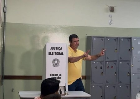 Riedel vota na Capital e acredita na vitória de Flávio