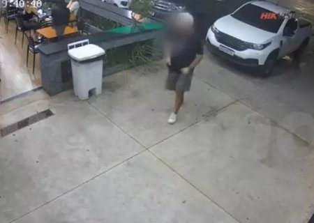 Homem discute por política, ameaça clientes com arma e esquece celular ao fugir de conveniência em MS