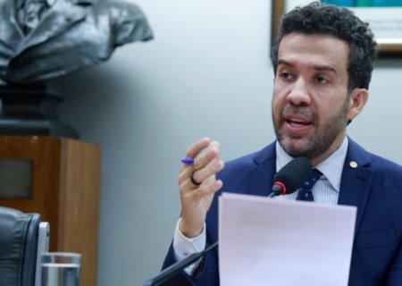 Janones afirma que “Lula já está reeleito”, após canal chegar a 7 mi