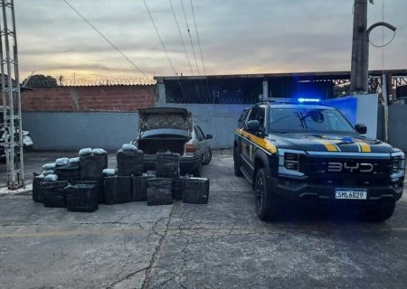 Motorista foge a pé e abandona carro com quase meia tonelada de drogas